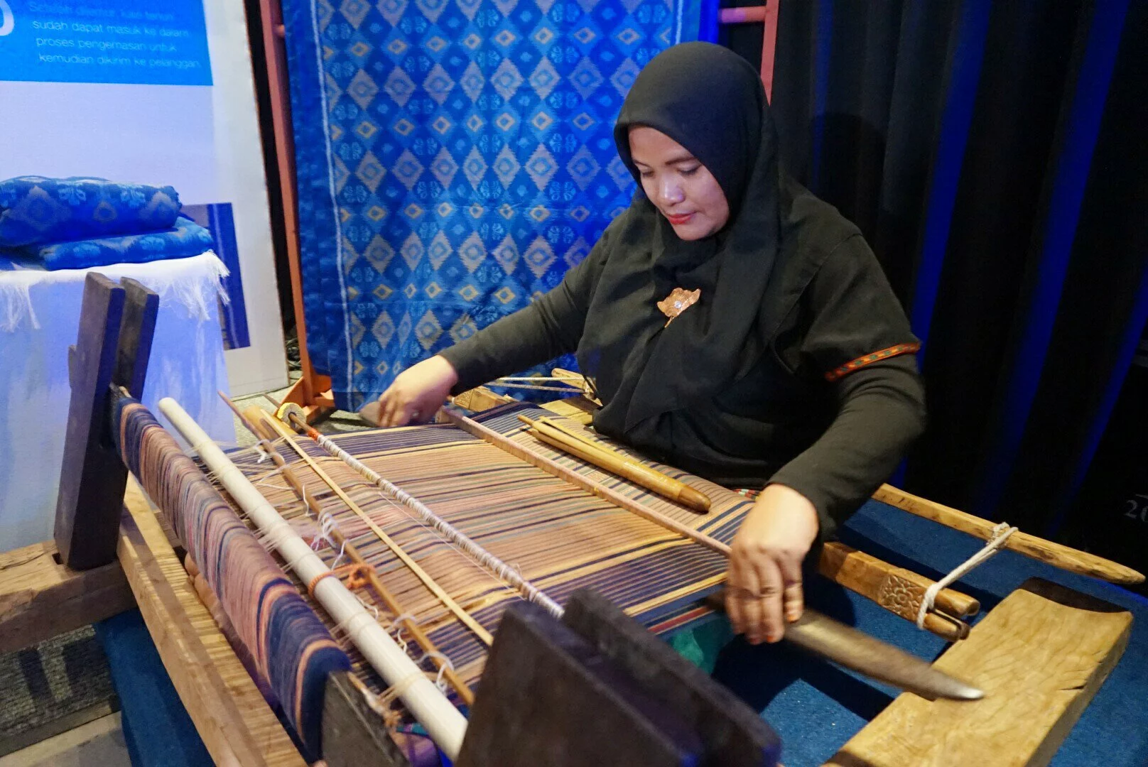 Sejarah Kain Tenun Ikat Salah Satu Warisan Budaya | Toko Kain Surabaya